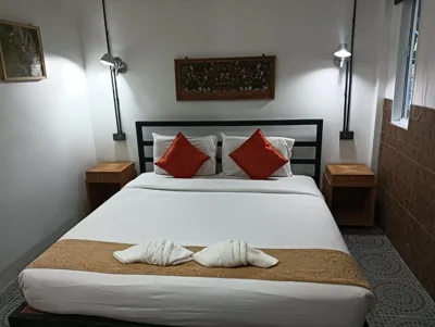 Deluxe Double Room — White Jail at Koh Tao Hostel