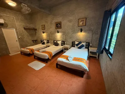 Standard Triple Room — White Jail at Koh Tao Hostel